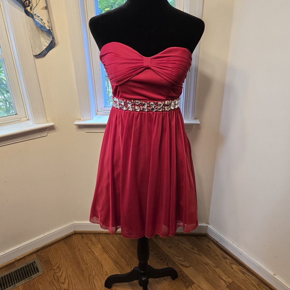 Speechless Sparkle Red Strapless Party Dress Rhinestone Belt Bow Back Size 5‎